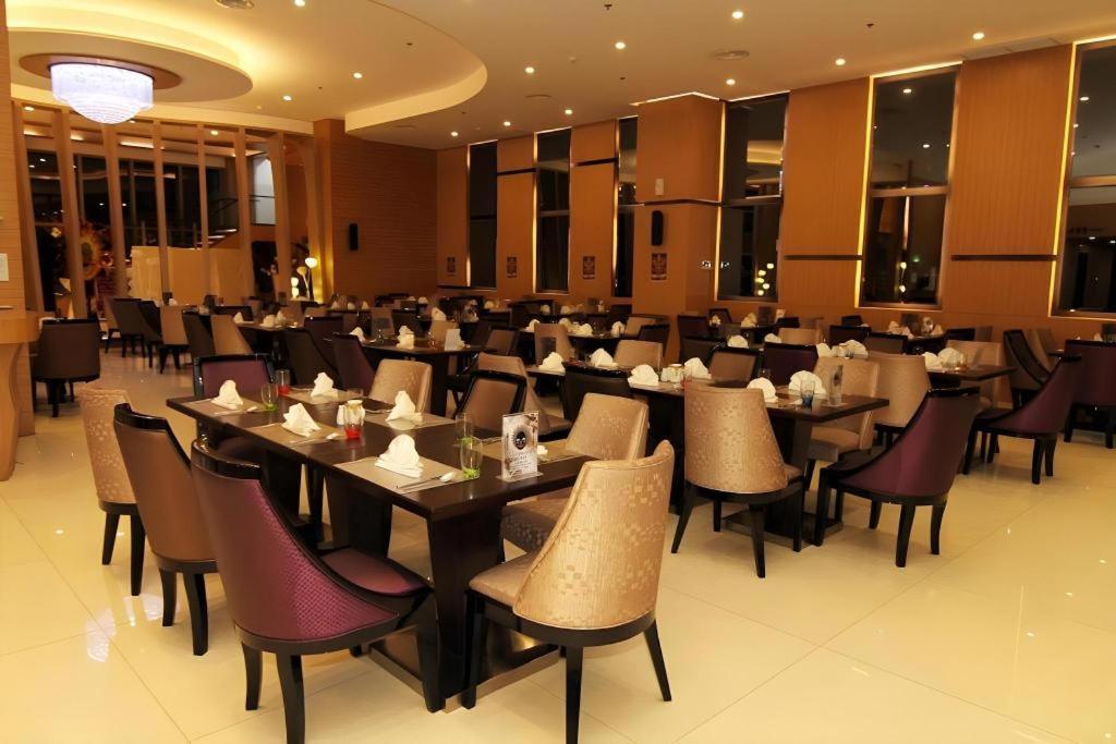 Grand Xing Imperial Hotel Илойло Сити Екстериор снимка